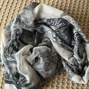 Gray Scarf, Great condition